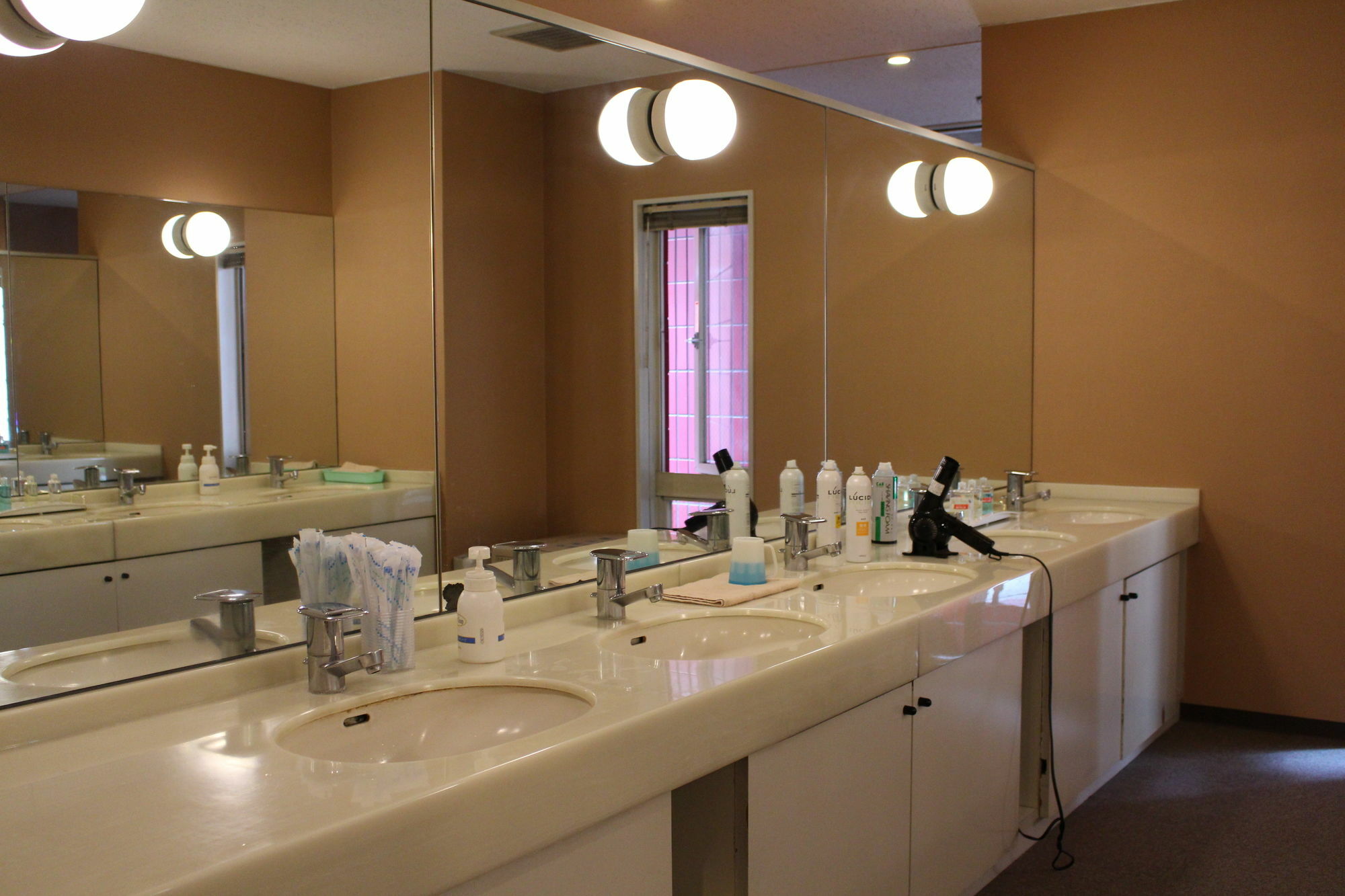 Sauna & Capsule Hotel Hokuo Tokyo Eksteriør bilde